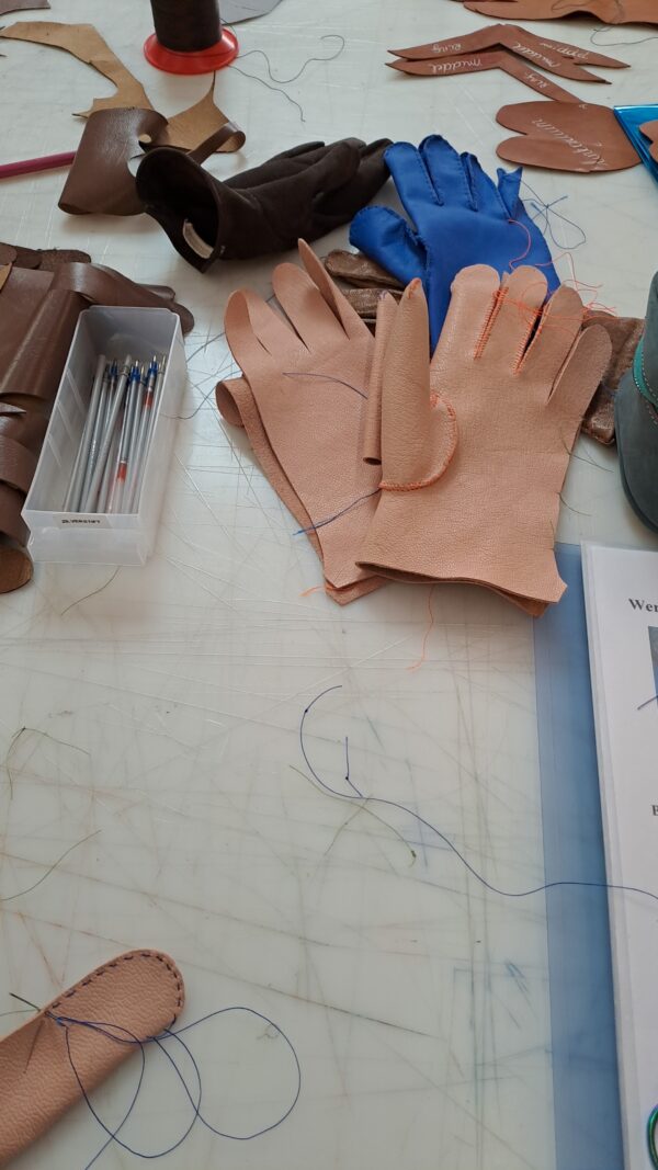 Workshop 'handschoenen maken'